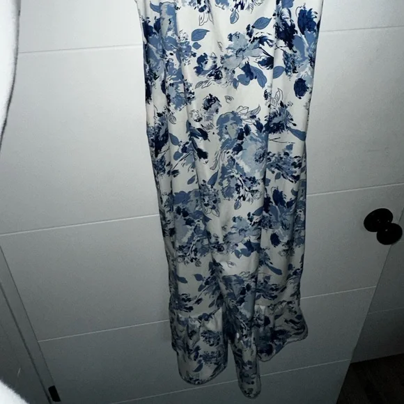 Princess Polly floral midi dress. - Picture 2 of 4